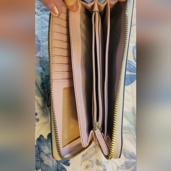 Michael Kors Wallet - Picture 2 of 3